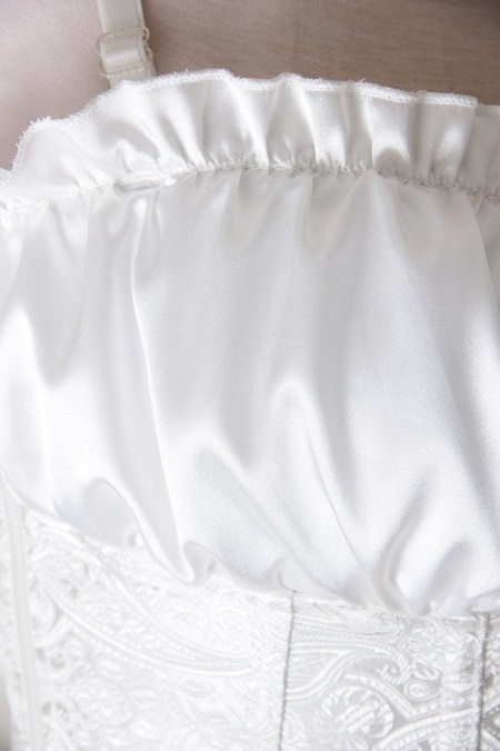 Hvidt mønstret satin corsage